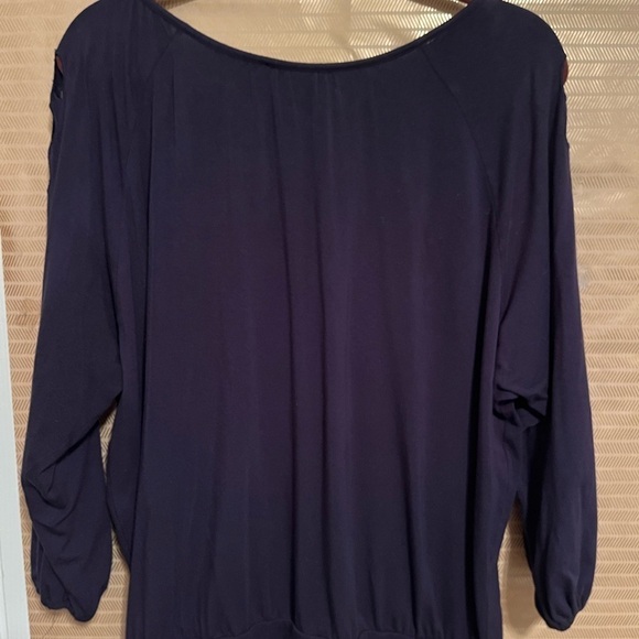 CARMEN~BLOUSE~CUTOUT SLEEVES DETAIL~LG - Picture 4 of 9